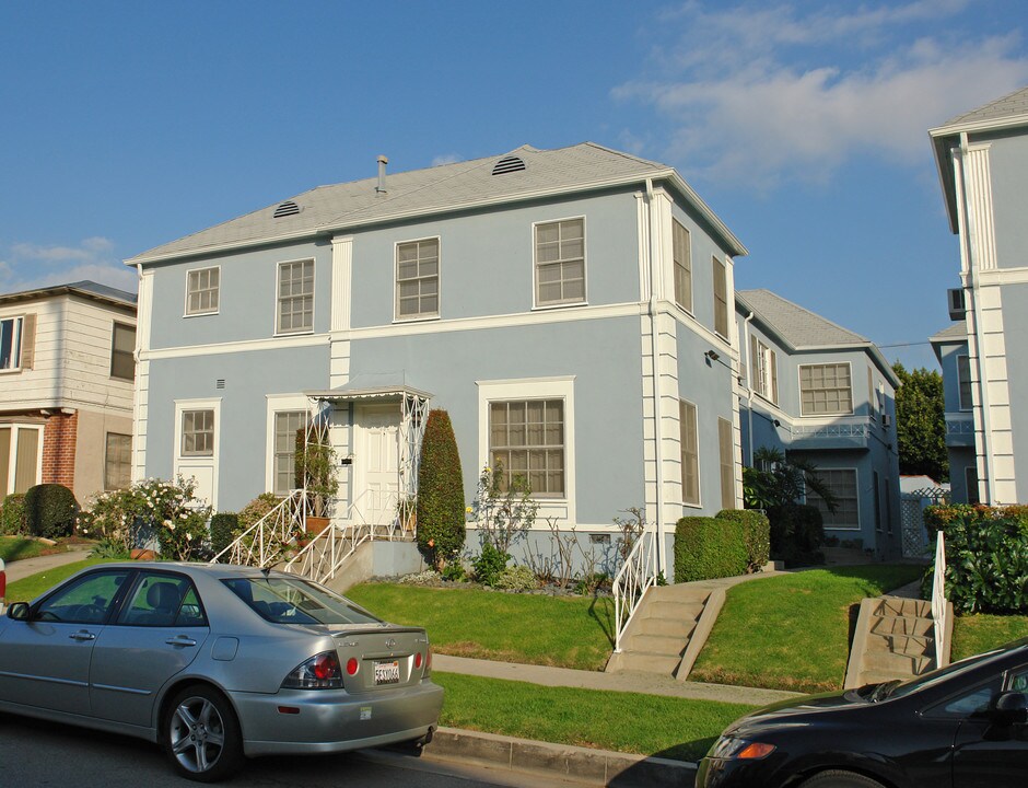 330 N Gardner St in Los Angeles, CA - Building Photo