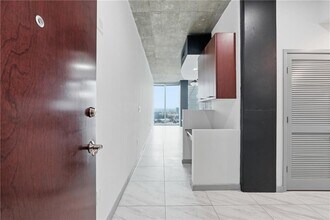 3324 Peachtree Rd NE in Atlanta, GA - Building Photo - Building Photo