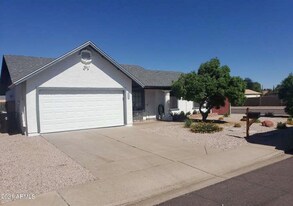 2362 E Capri Ave in Mesa, AZ - Building Photo