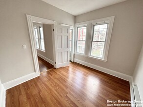 78 Hillside St, Unit 3 in Boston, MA - Building Photo - Building Photo