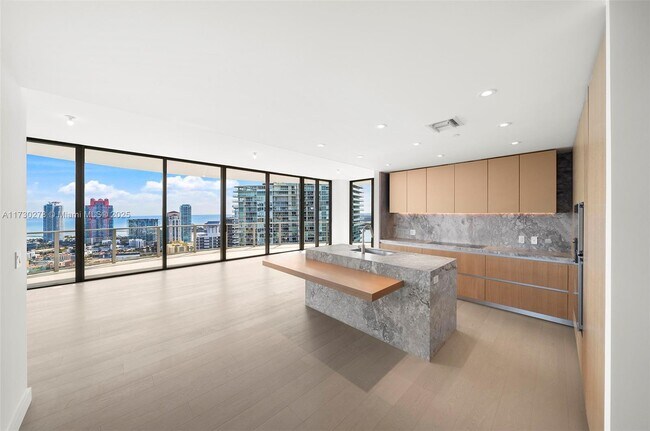 500 Alton Rd in Miami Beach, FL - Building Photo - Building Photo