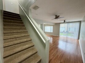 615 Australian Way in Davenport, FL - Building Photo