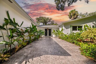 2421 SW 29th Way in Fort Lauderdale, FL - Building Photo - Building Photo