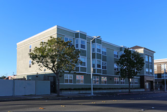 Trinity Plaza in Richmond, CA - Building Photo - Building Photo