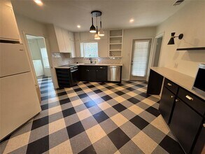 7511 Old Bee Caves Rd in Austin, TX - Building Photo - Building Photo