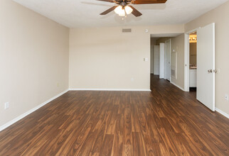 Springwood Townhomes in Tallahassee, FL - Foto de edificio - Interior Photo