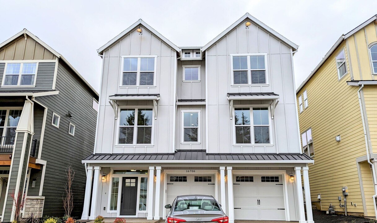 16706 NW Crossvine St in Portland, OR - Building Photo