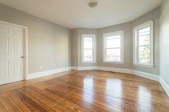 98 Elm St in Somerville, MA - Building Photo - Building Photo