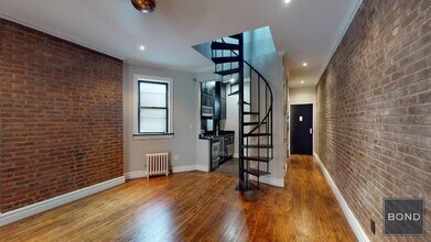 724 Tenth Avenue in New York, NY - Building Photo - Building Photo