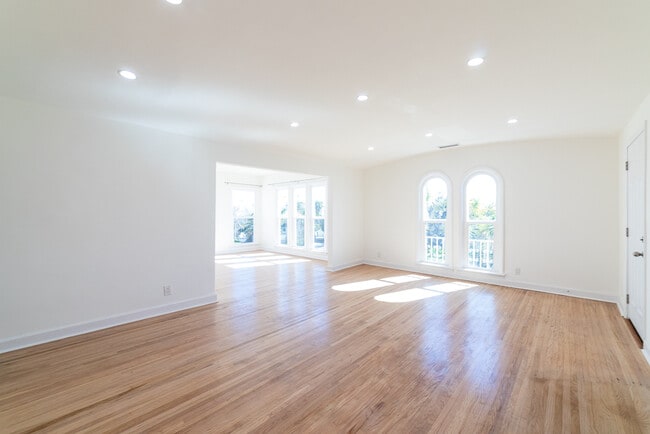 property at 5065 Edgewood Pl