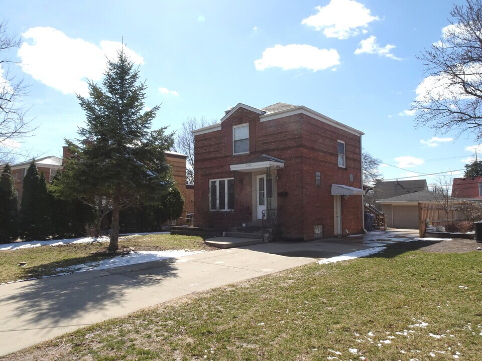 2516 Westbrook Dr in Franklin Park, IL - Building Photo