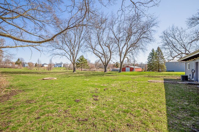 1716 W Main St in West Dundee, IL - Foto de edificio - Building Photo