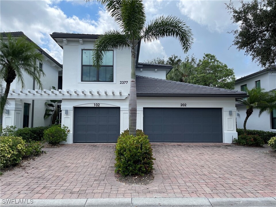 2377 Ravenna Blvd in Naples, FL - Building Photo