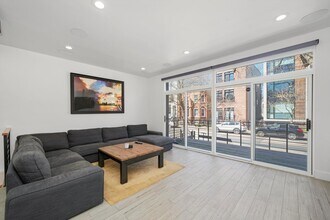 2915 W Lyndale St in Chicago, IL - Building Photo - Building Photo