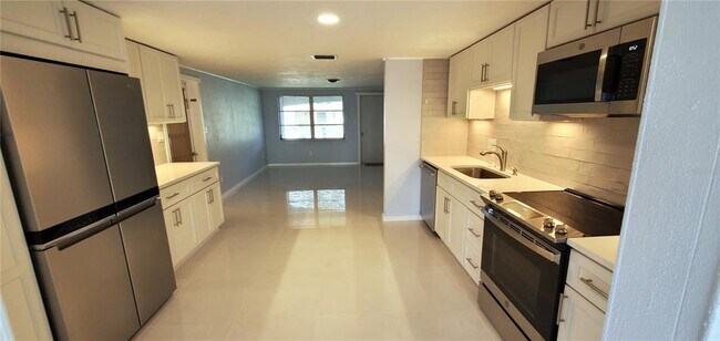 5529 Nutmeg Ave in Sarasota, FL - Building Photo - Building Photo