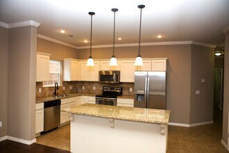 593 N Tennyson Ln in Fayetteville, AR - Building Photo - Building Photo