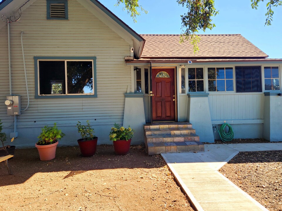 13180 Depot St in San Martin, CA - Building Photo