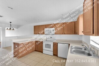 10583 SE 67 Ct in Belleview, FL - Building Photo - Building Photo