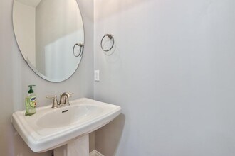 2404 Sweet Valley Hts in Tallahassee, FL - Building Photo - Building Photo