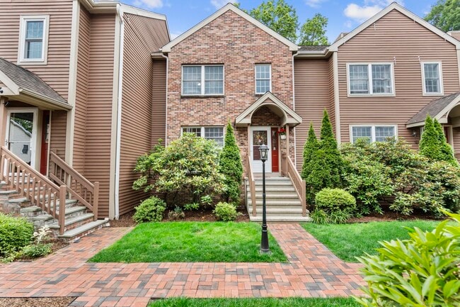 584 Hope St in Stamford, CT - Building Photo - Building Photo