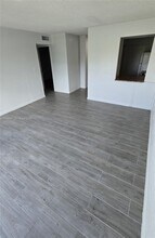 11110 SW 196th St in Cutler Bay, FL - Building Photo - Building Photo