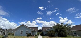 11 Quitaca Dr in Edinburg, TX - Building Photo