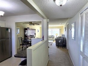 4550 Cove Cir in St. Petersburg, FL - Building Photo - Building Photo