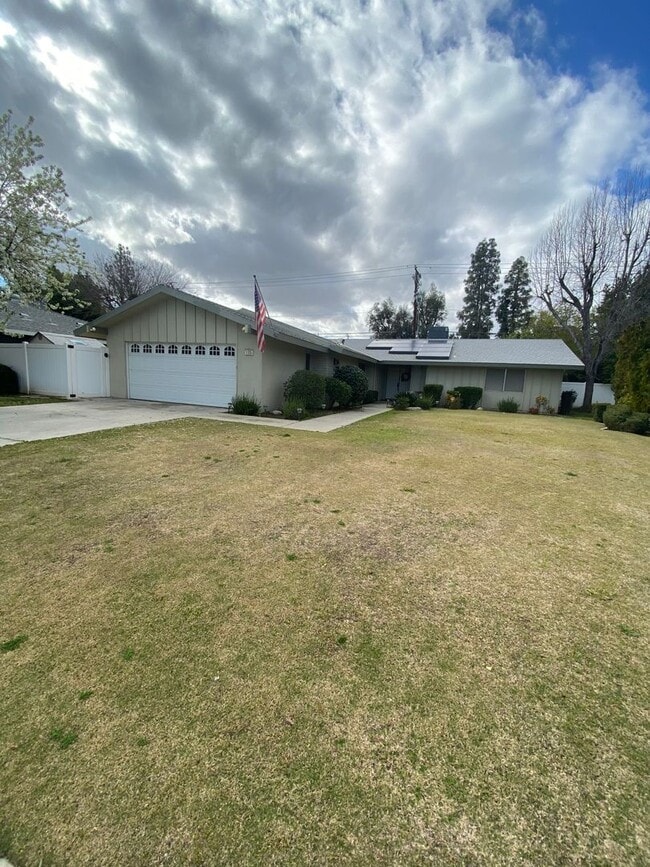 105 River Oaks Dr in Bakersfield, CA - Building Photo - Building Photo