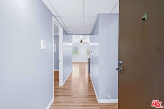 12801 Moorpark St in Los Angeles, CA - Building Photo - Building Photo