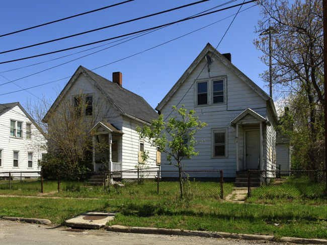 913-917 E 70th St in Cleveland, OH - Building Photo - Building Photo