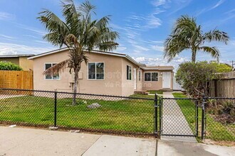 1405 Bush St in Oceanside, CA - Building Photo - Building Photo