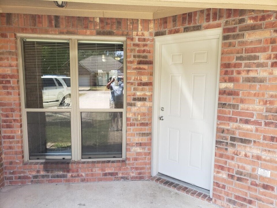 712 Sharp St in Franklin, TX - Building Photo