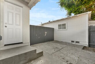 5502 Linden Ave in Long Beach, CA - Foto de edificio - Building Photo