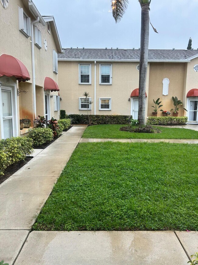 369 Waterside Dr in Hypoluxo, FL - Building Photo - Building Photo