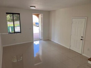16546 SW 71st Terrace in Miami, FL - Building Photo - Building Photo