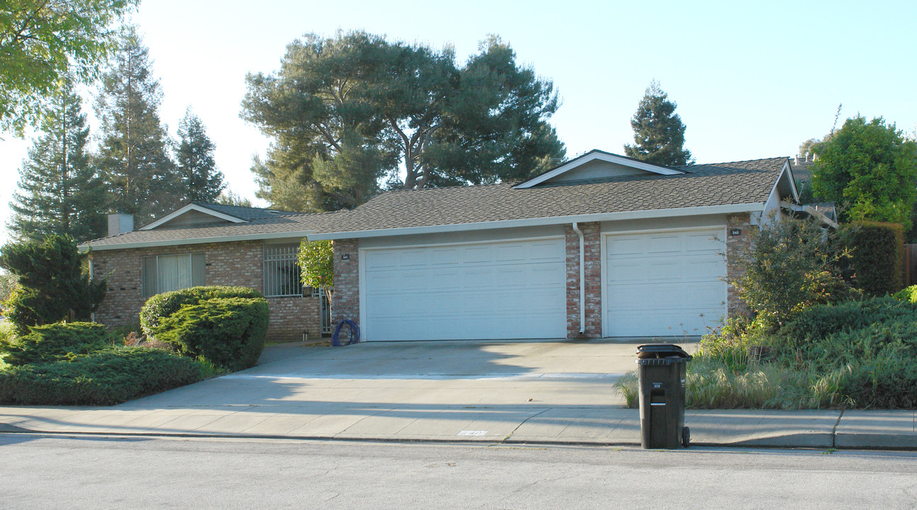 540 Romberg Dr in Sunnyvale, CA - Foto de edificio