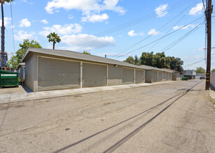 810-818 E 17th St in Santa Ana, CA - Building Photo - Building Photo