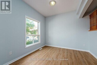 246-246 Spillsbury Dr in Peterborough, ON - Building Photo - Building Photo