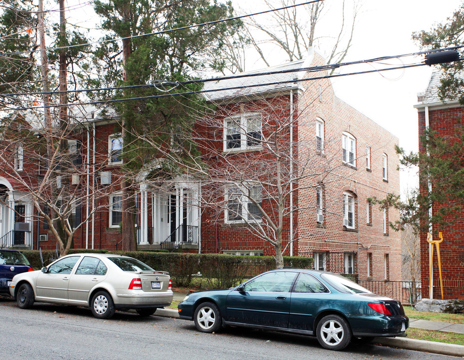 2504 41st St NW in Washington, DC - Building Photo