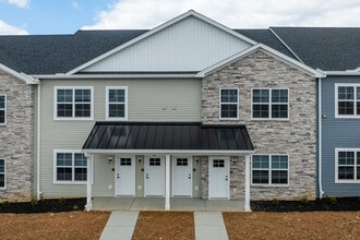 Salem Run Apartments Phase 2 in York, PA - Foto de edificio - Building Photo