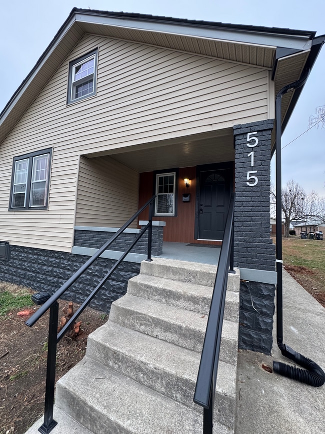 515 E 9th St in Jeffersonville, IN - Foto de edificio - Building Photo