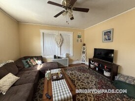 81 Cresthill Rd in Boston, MA - Building Photo