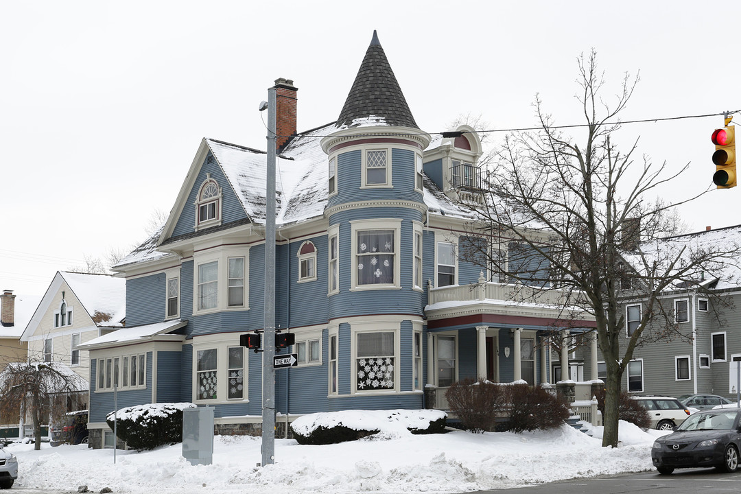 166 Lafayette Apartments in Grand Rapids, MI - Building Photo