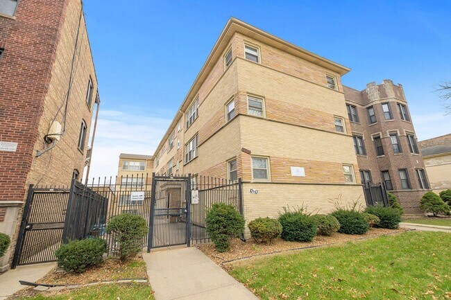 10511 S Hale Ave in Chicago, IL - Foto de edificio - Building Photo