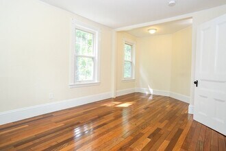 51 Grand St, Unit # 2 in Leominster, MA - Foto de edificio - Building Photo