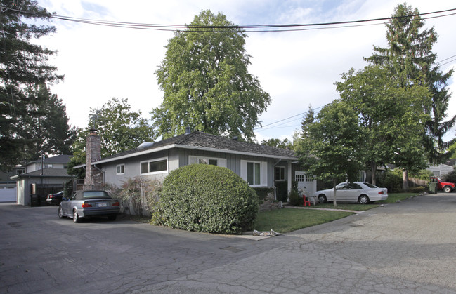 1015-1017 Mallet Ct in Menlo Park, CA - Foto de edificio - Building Photo