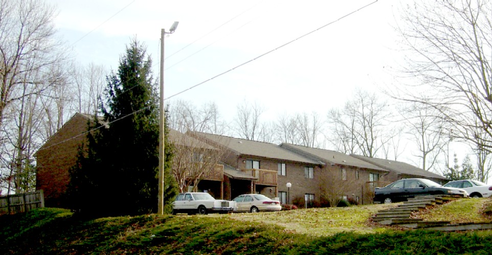 Longwood Apartment in Collinsville, VA - Foto de edificio