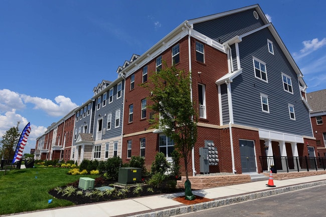 Bayonne Bay in Bayonne, NJ - Building Photo - Building Photo