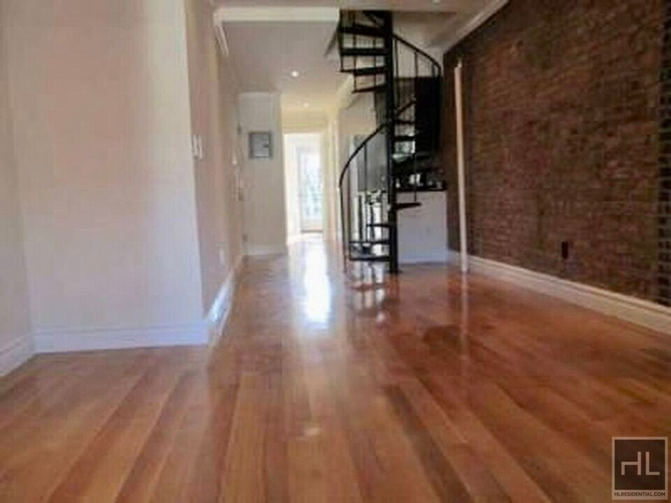 E 28TH ST., Unit 5D in New York, NY - Building Photo