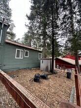 32064 Hunsaker Way in Running Springs, CA - Foto de edificio - Building Photo